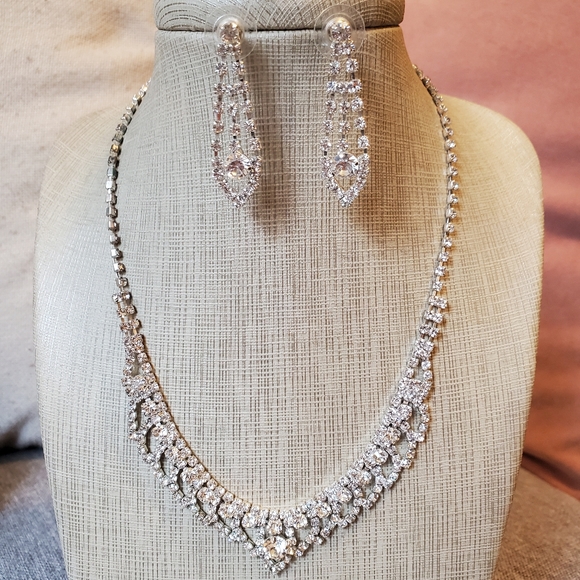 BNIB Gorgeous Rhinestone Jewelry Set - Picture 1 of 7